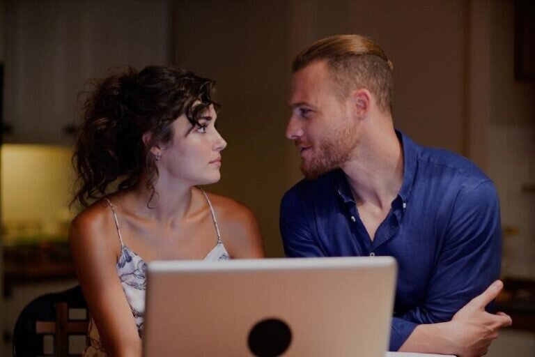 Кадр из 45-й серии " Постучись в мою дверь" 