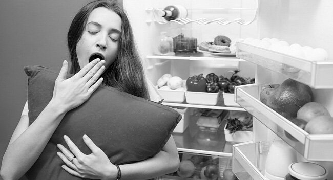 забудьте дорогу к холодильнику хотя бы перед сном.