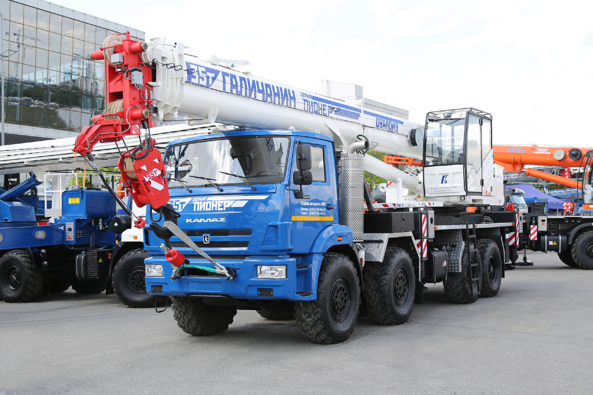 Автокран ГАЛИЧАНИН КС-55721-5В серии ПИОНЕР на вездеходном шасси