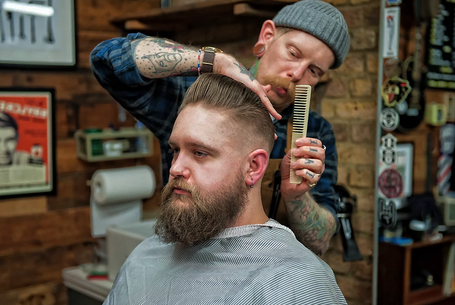 стрижка бородатого мужчины