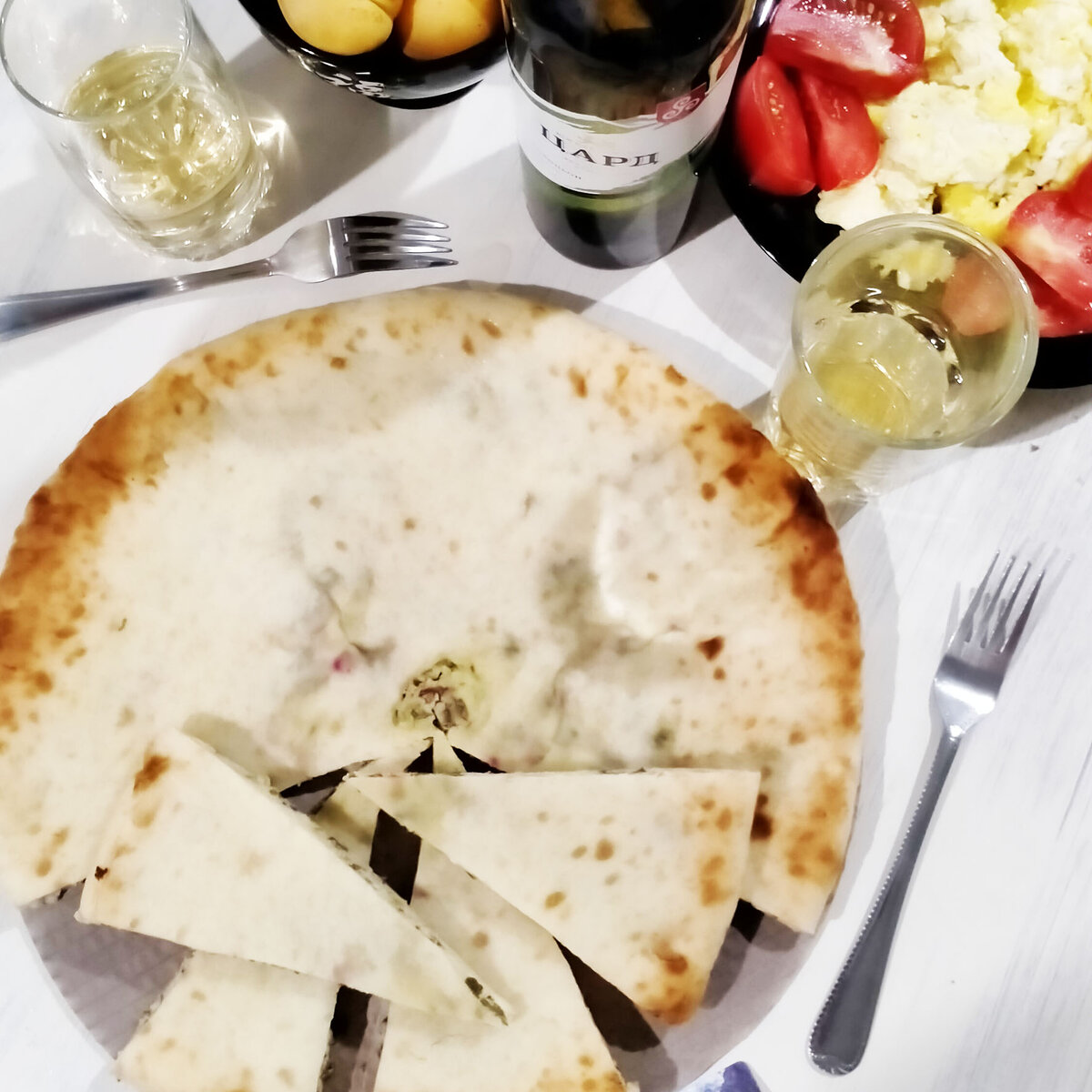 Цахараджин  пирог со свекольной ботвой и сыром. Листайте карусель! Смотрите, какой он яркий внутри.