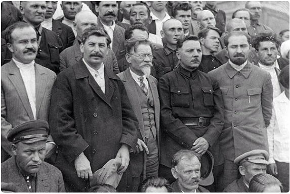 Было время, когда будущий вождь не выделялся из общей массы.