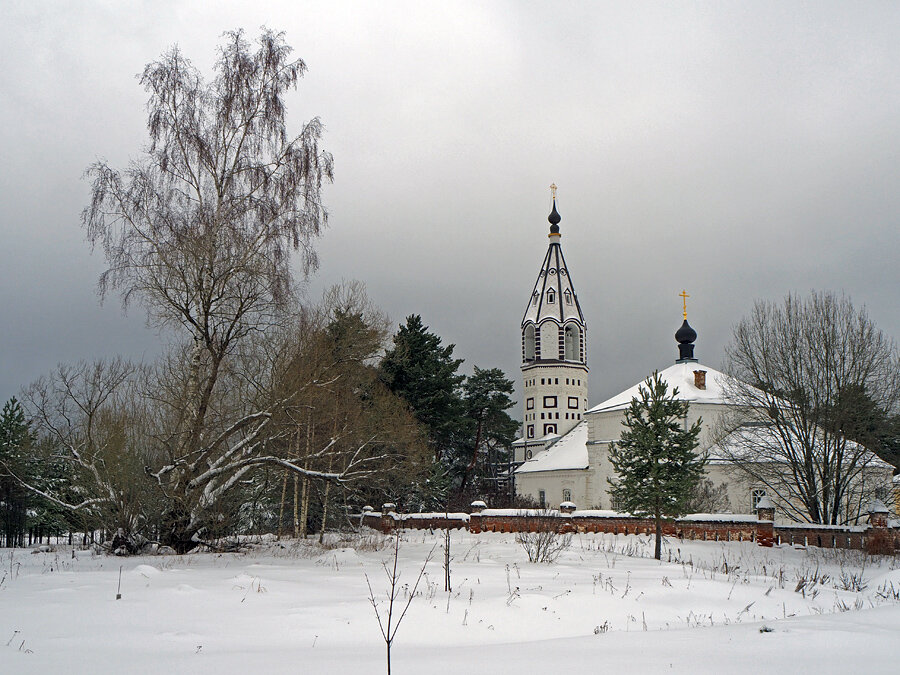 Зимняя Никольская церковь.