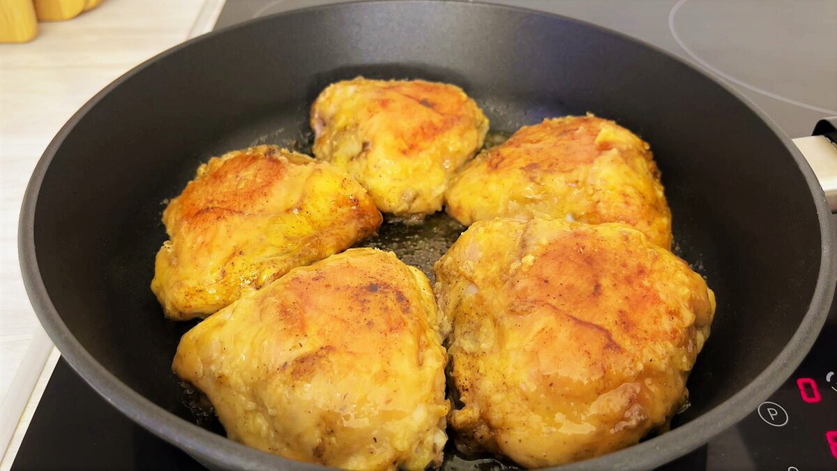 Куриные бедра с молодым картофелем, горошком и стручковой фасолью: пошаговый фот