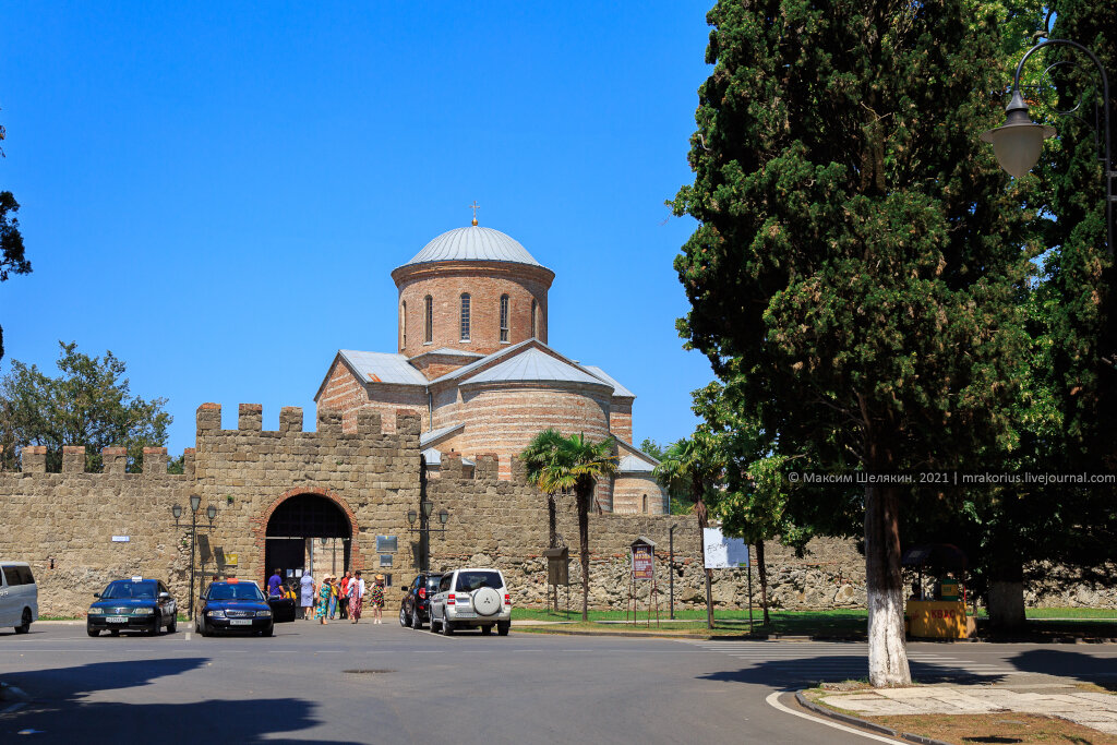 1. Патриарший собор в Пицунде.