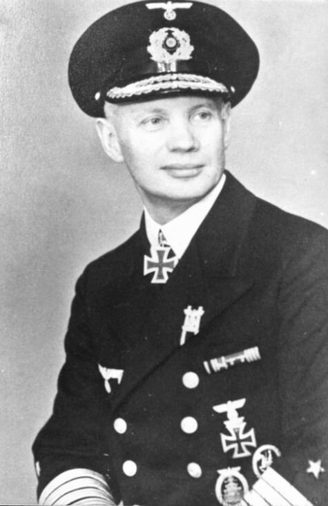 Оскар Кумметц. Гроссмейтер играл чёрными. Нет, ну няшка же)