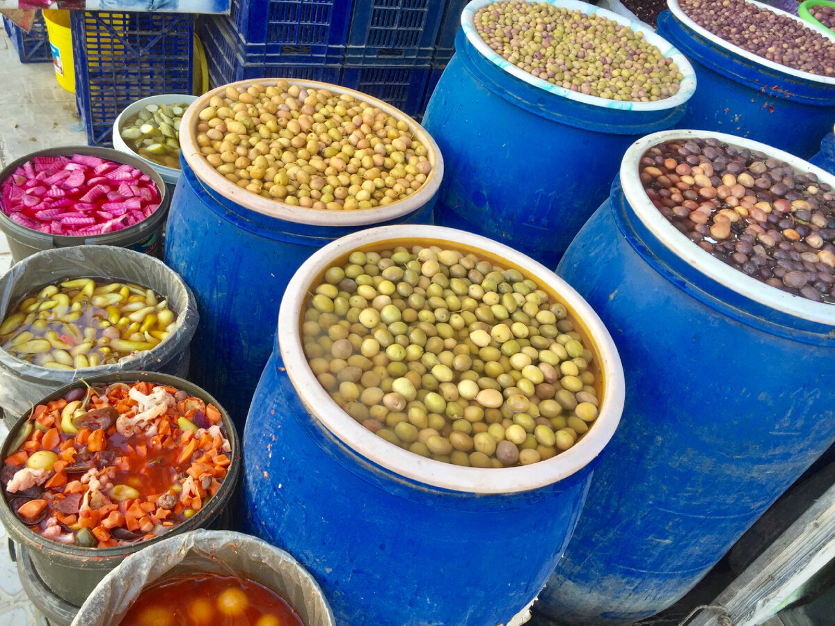 Оливки! Кому дешевые вкусные оливки? Прямо с дерева! 