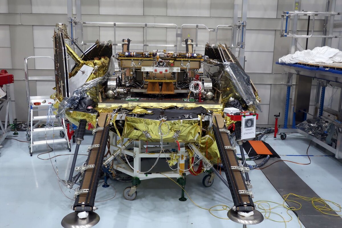 Фото: Марсоход Rosalind Franklin  на посадочной платформе "Казачок". © Thales Alenia Space.