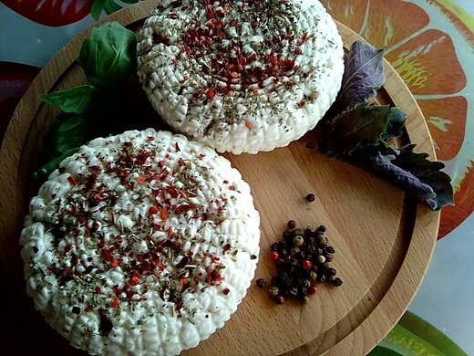 Брынза с прованскими травами и копченой паприкой