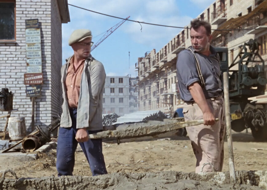 Кадр из кинофильма "Операция "Ы" и другие приключения Шурика", 1965 г., режиссер Леонид Гайдай, сценаристы Леонид Гайдай, Яков Костюковский, Морис Слободской, композитор Александр Зацепин (скриншот)