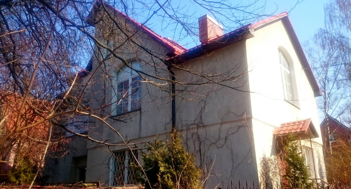 Очень необычный дом, красивая крыша