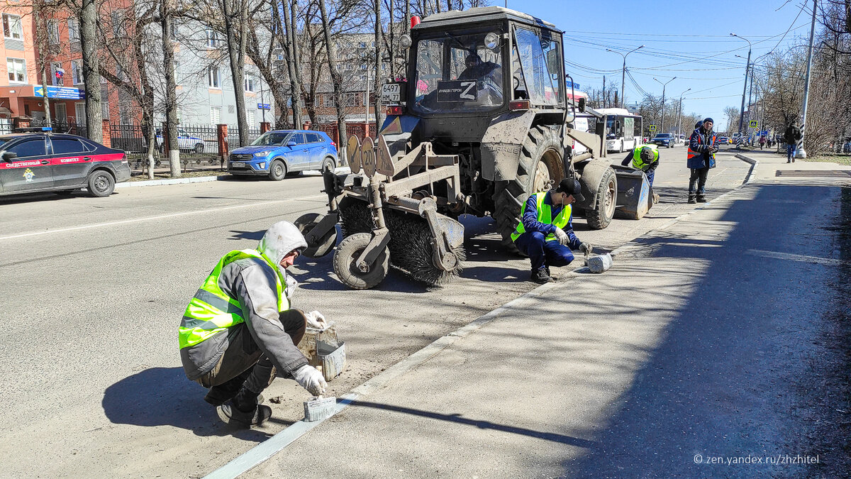 В покраске бордюров заняты десятки человек по всему городскому округу