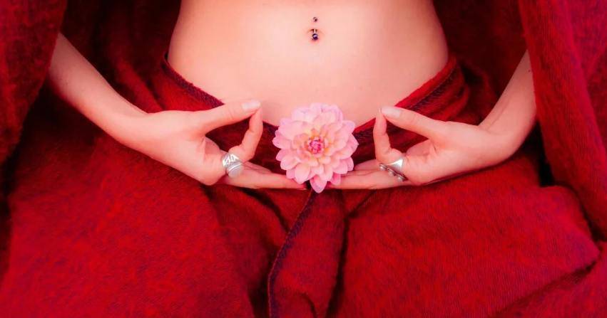 Для женщины живот — это место силы, это источник ее благ и энергии, это место творения жизни