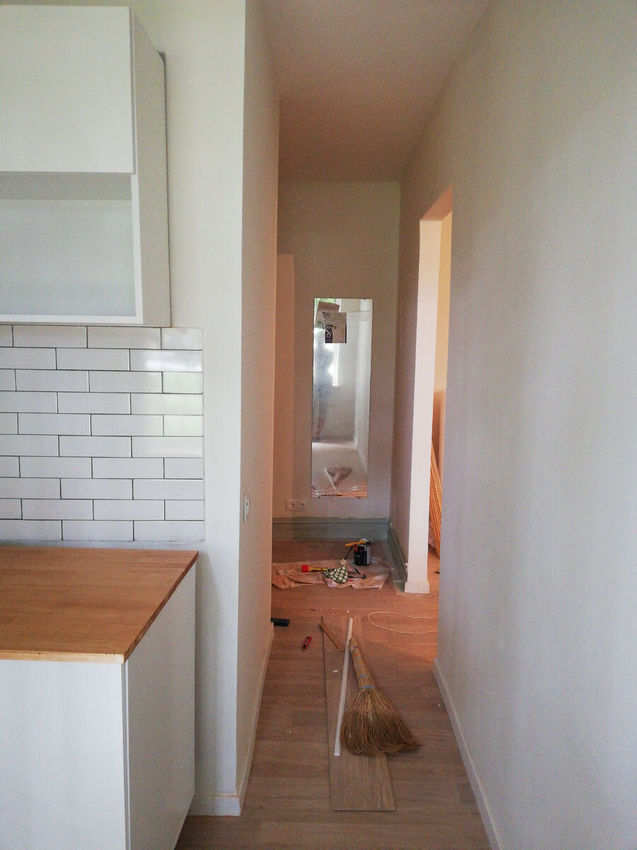 Процесс - уже собрана часть мебели, но предстоит уборка и декорирование