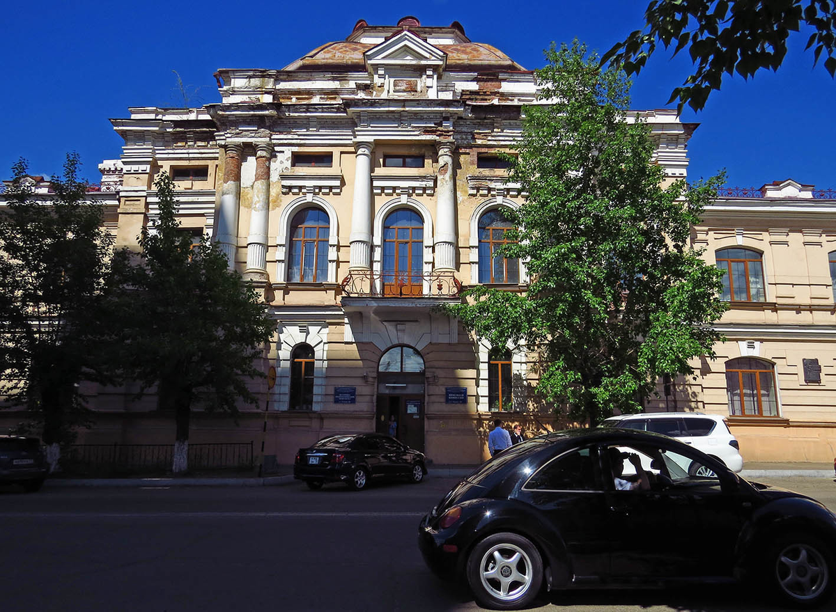 В честь кого назвали город баку