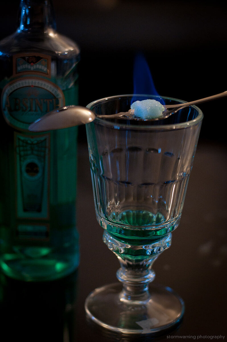 Пила абсент. Абсент 60 градусов. Абсент крепость. Абсент Absinthe. Абсент 95 градусов
