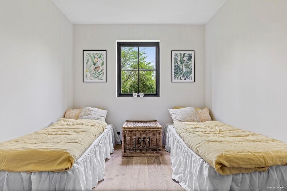 Стильный каркасный дом 128 м²: плоская кровля, большая терраса-столовая ...