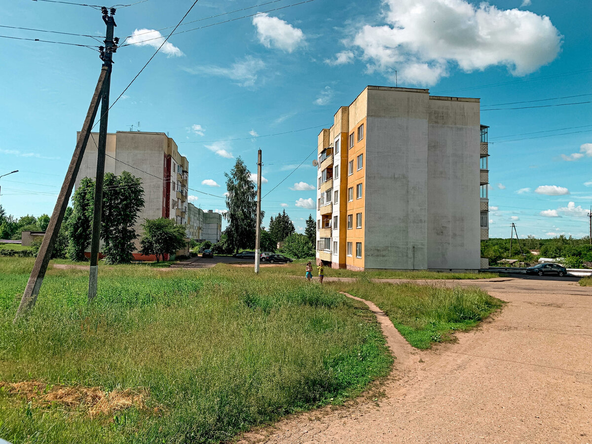 Вокруг жилые дома.