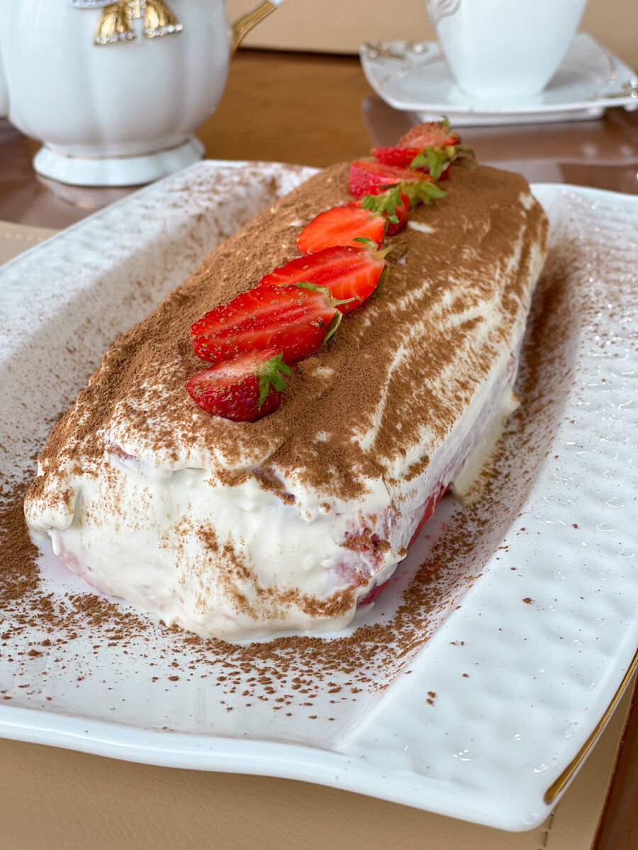 Клубничный рулет