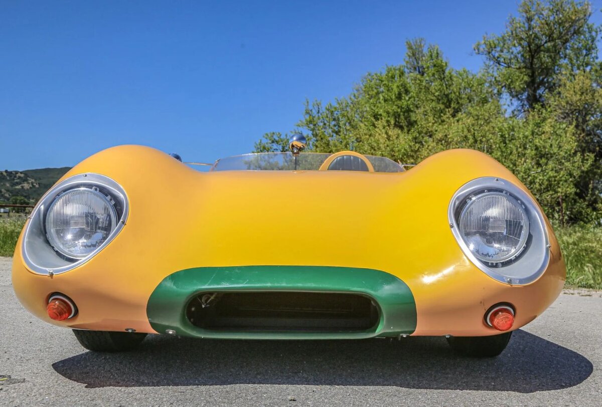 Lotus c 01