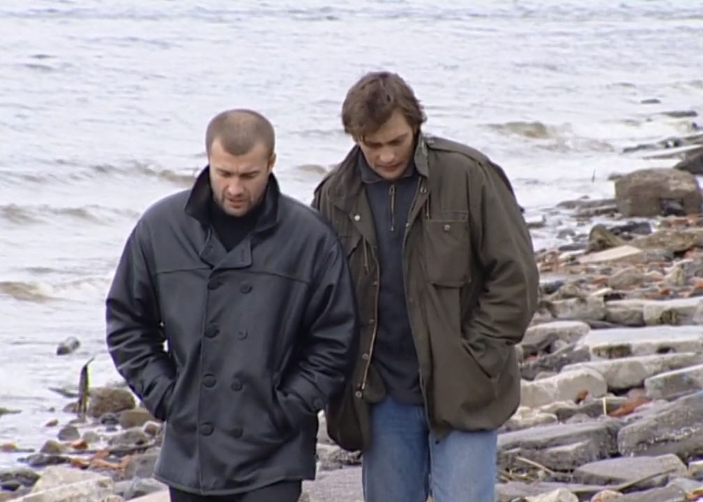 Кадр из кинофильма "Бандитский Петербург: Барон", 2000 г., режиссер Владимир Бортко, сценаристы Владимир Бортко, Андрей Константинов, композитор Игорь Корнелюк (скриншот)