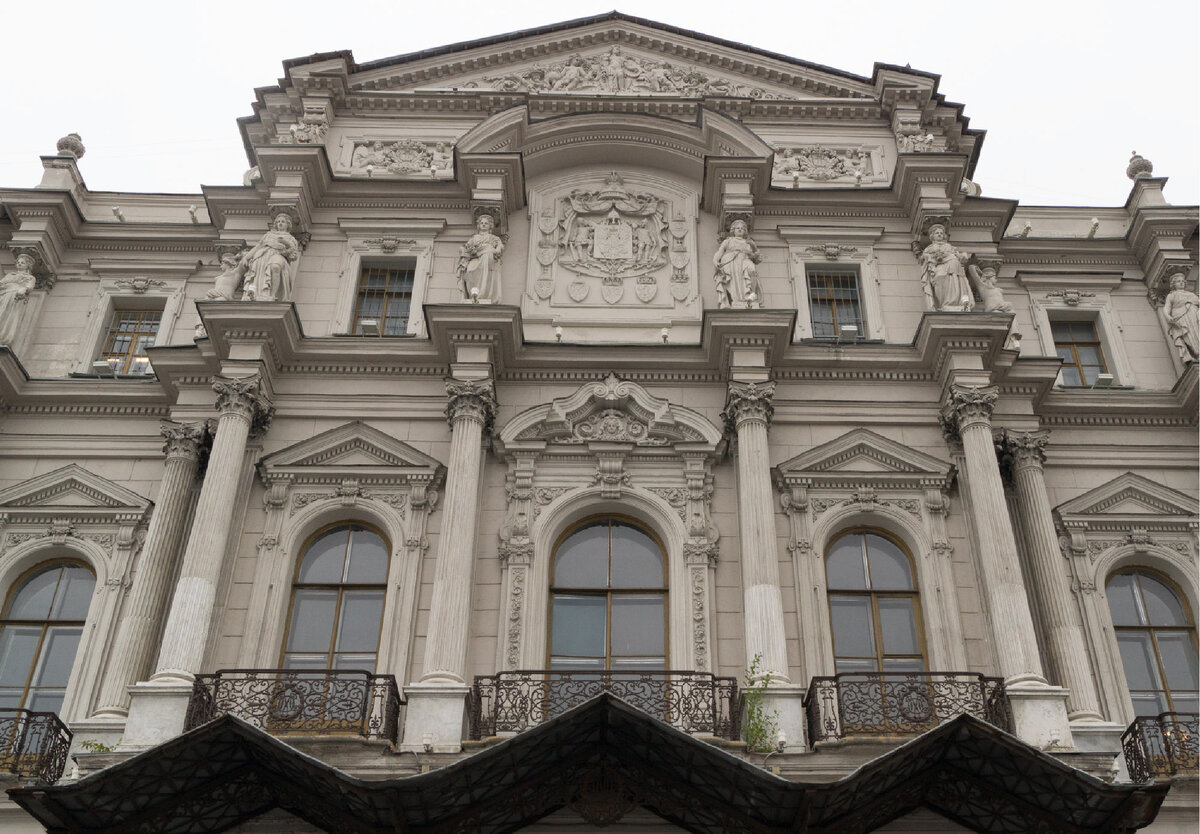 В особняках балконы присутствовали обязательно – были частью декора