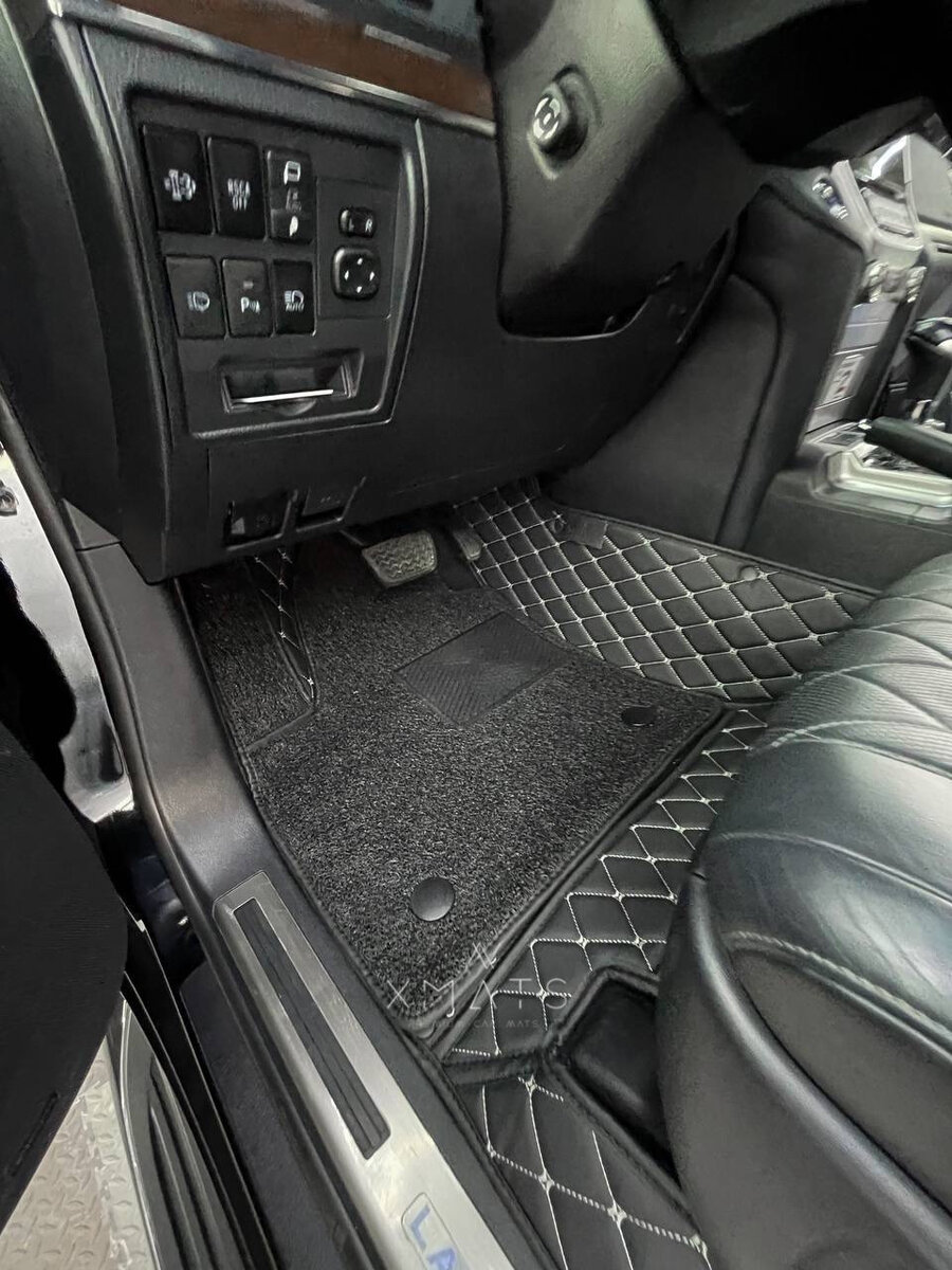 3D коврики из экокожи на Toyota Land Cruiser 200
