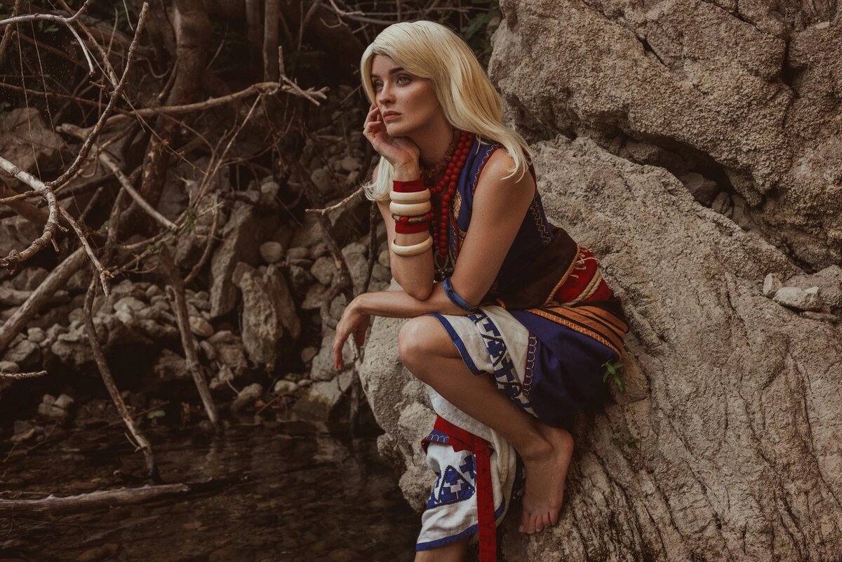 Горячая чародейка Кейра Мец из «Ведьмака». Косплеер: KATSSBY. Фотограф: Kristina Borodkina.    📷