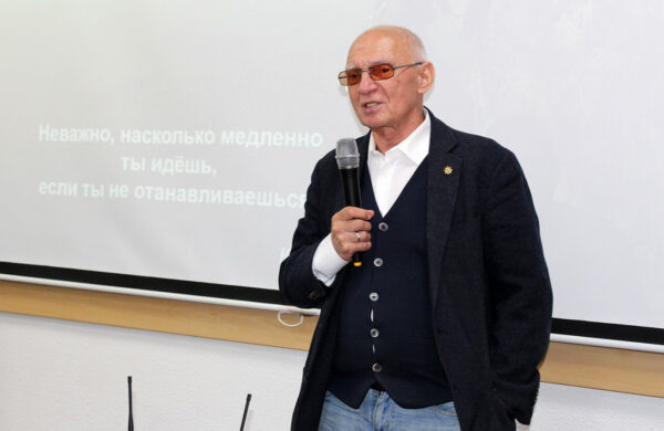    Секретарь по экономическим вопросам аппарата профсоюза Владимир ЛИВШИЦ