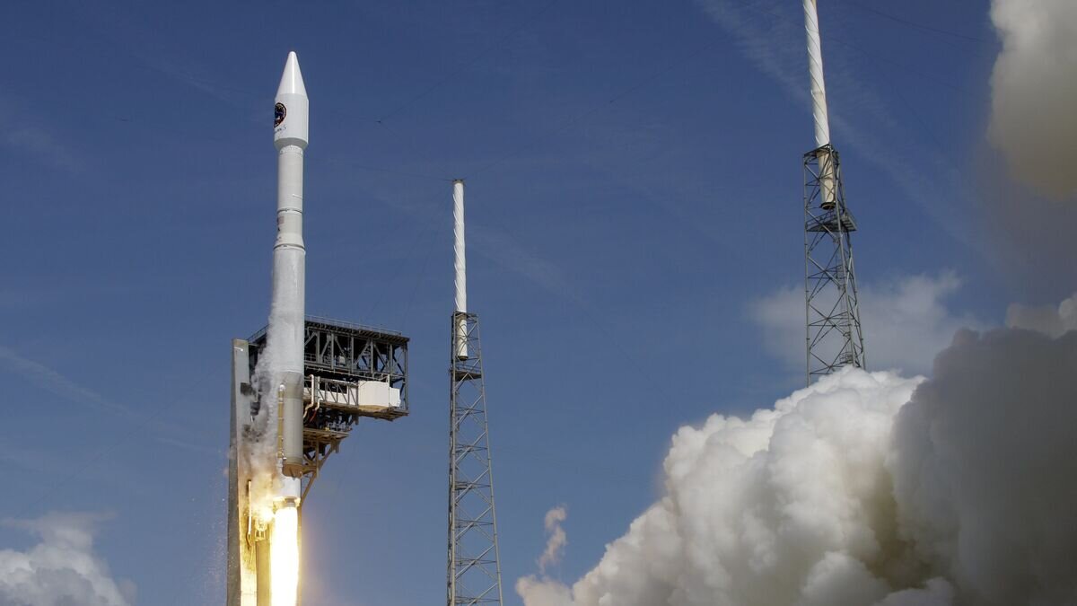    Старт ракеты Atlas 5, штат Флорида© AP Photo / John Raoux