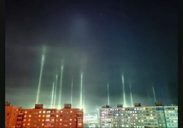 В ночь на 05 октября 2022 года по местному летоисчислению жители Земли могли видеть в ночном небе световые столбы.