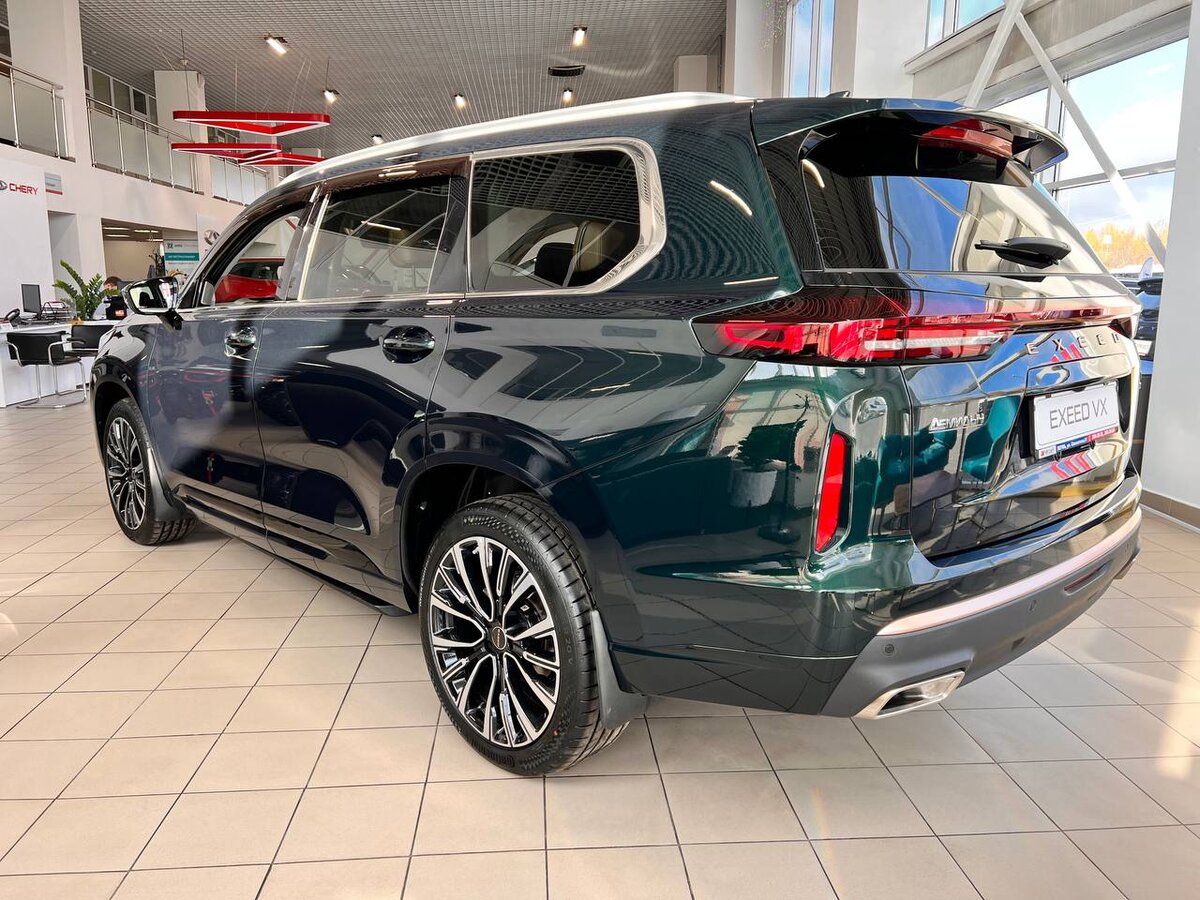 Глубокий зеленый оттенок кузова доступен только в лимитированной версии внедорожника EXEED VX