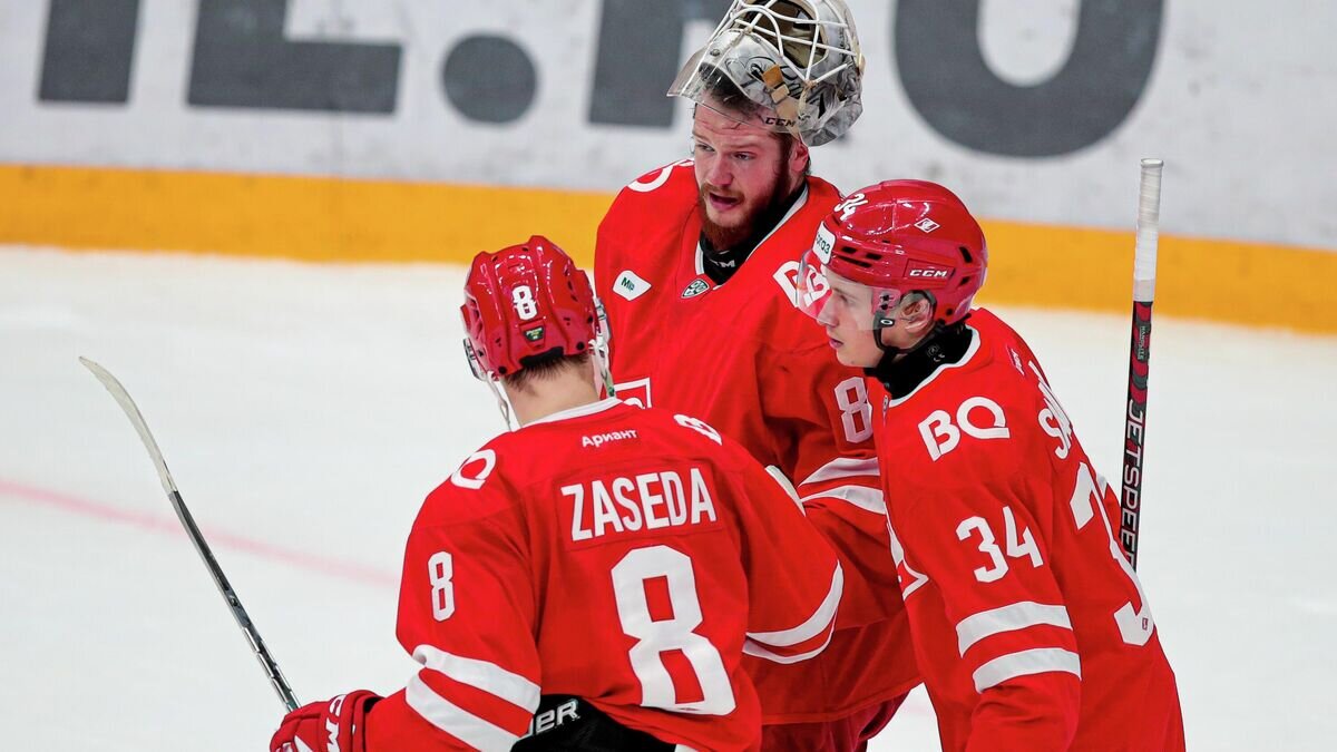    Хоккеисты "Спартака"© Фото : Dmitry Golubovich