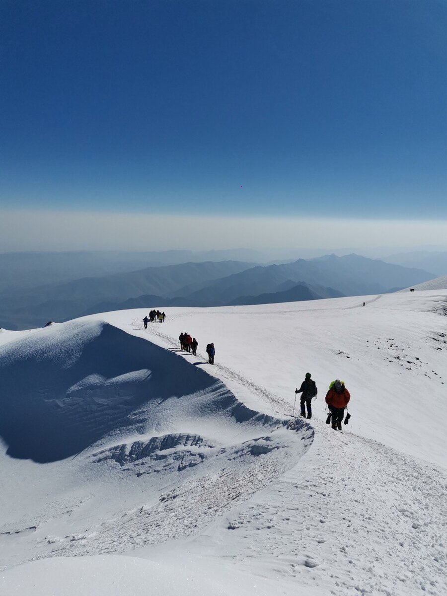 Предвершинное плато Эльбруса