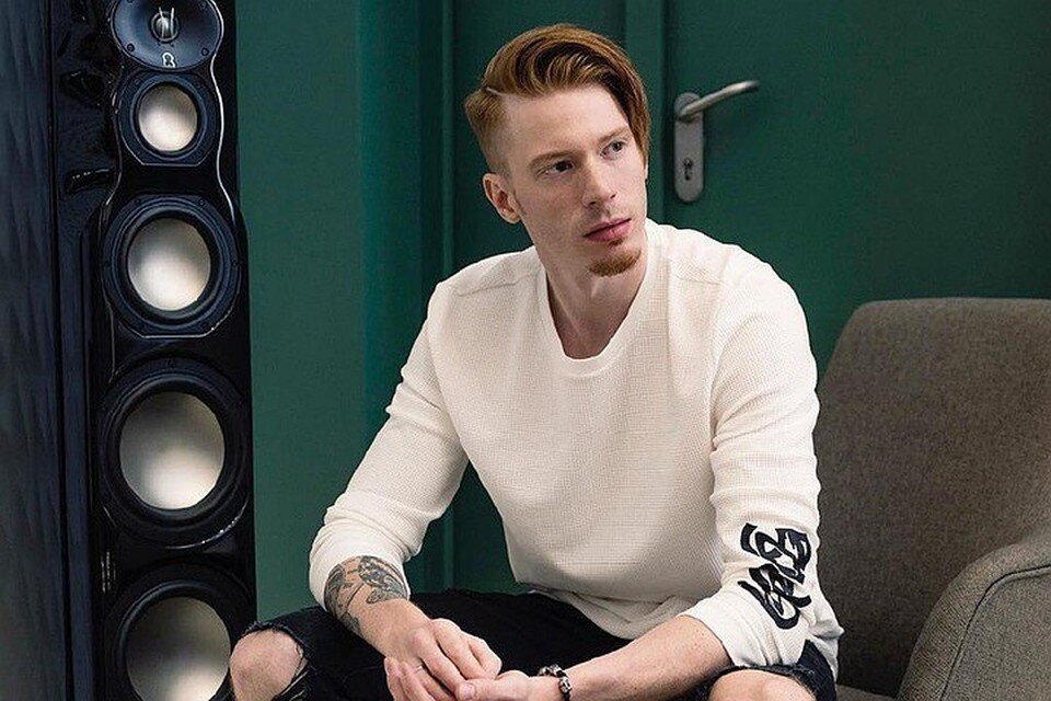     Никита Пресняков зарабатывал, прежде всего, съемками в телепроектах да концертами с собственной группой  Личная страничка героя публикации в соцсети