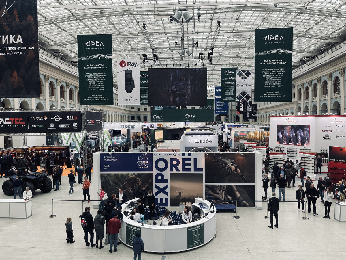 Вид на выставку сверху