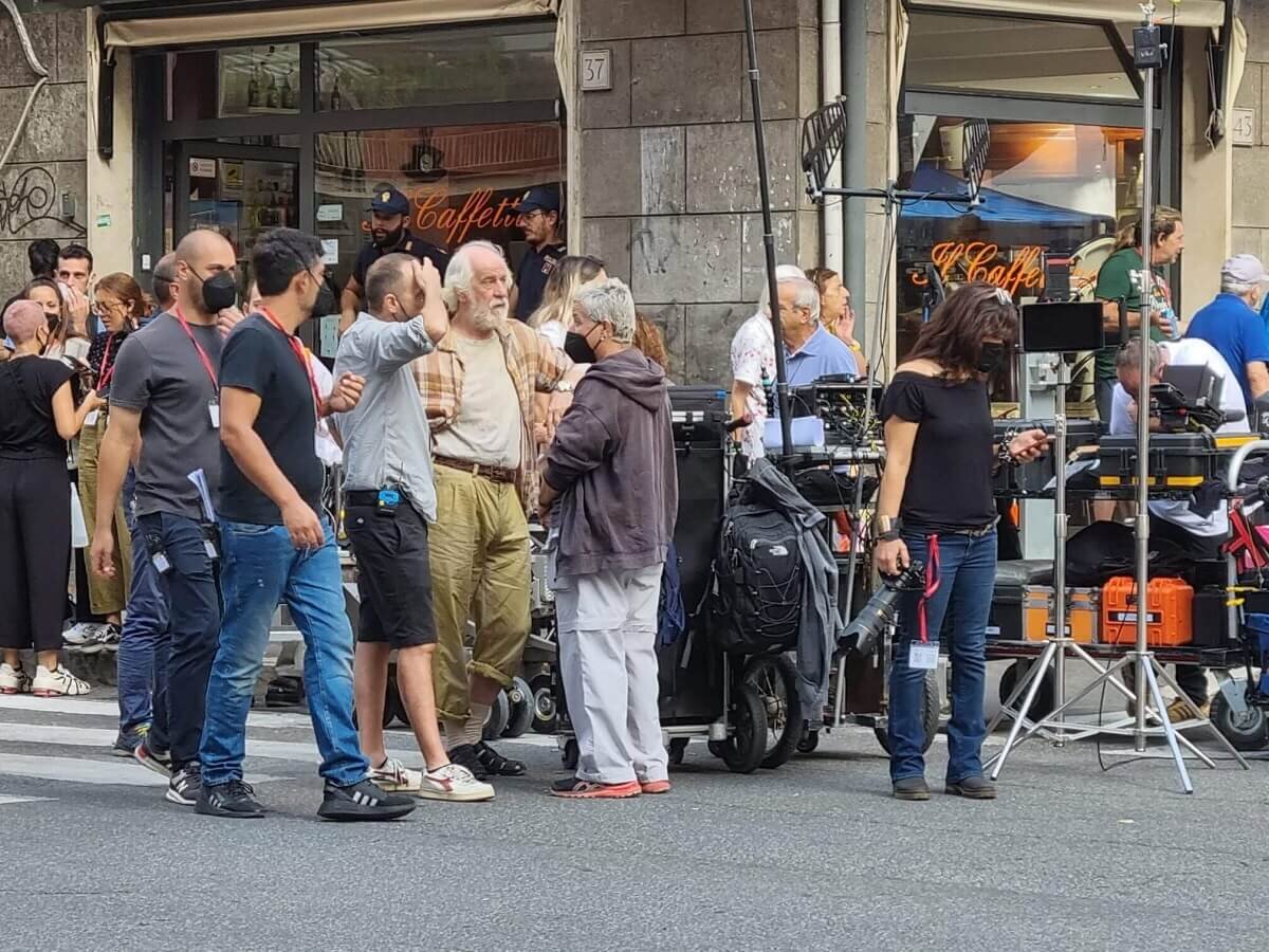 На съемочной площадке актеры Сервилло, Джаннини и Франческо Ди Лева.