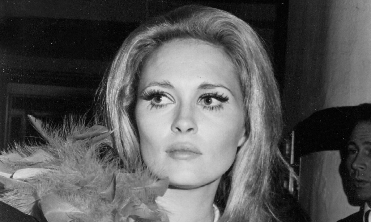 tumblr_paduoktjQQ1toxp0vo1_1280.jpg (974 × 1280) Catherine deneuve style, Cather