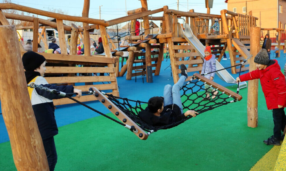    В Салехарде детскую площадку отремонтировали после жалобы в прокуратуру