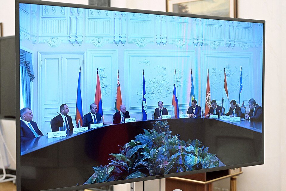     Руководители органов безопасности и спецслужб стран СНГ во время встречи с президентом РФ Владимиром Путиным в режиме видеоконференции в Кремле. Фото Алексей Бабушкин/пресс-служба президента РФ/ТАСС