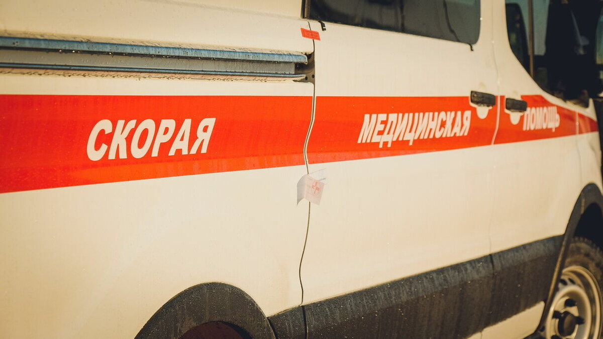     28 октября стало известно, что с балкона 17-этажного дома на улице Эрвье выпала школьница. Девочка скончалась в скорой. А причиной фатального шага стала неразделённая любовь, передаёт «База».