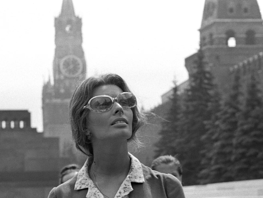 Кадр со съемок фильма "Подсолнухи"