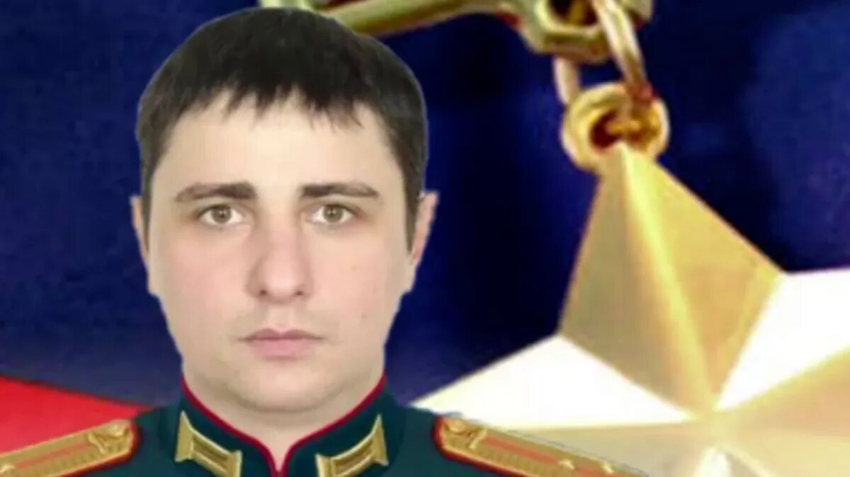 Вдова старшего лейтенанта Валерия Паламарчука получила звезду Героя России, которой наградили ее мужа. Фото: Telegram-канал Минобороны России