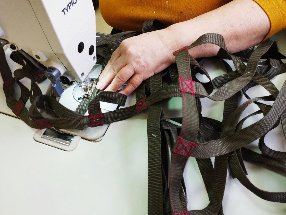    Оренбургские волонтеры сшили 100 тактических носилок для военных Елена Шкатова