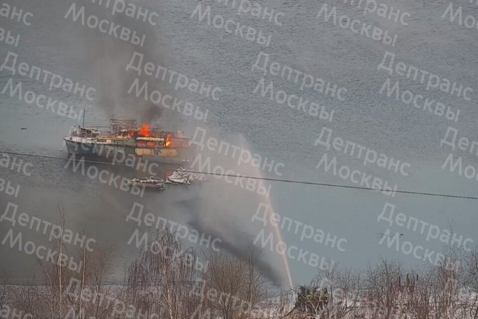     Сообщение о возгорании на улице Борисовские пруды, 10 поступило в 10:10  Департамент транспорта Москвы