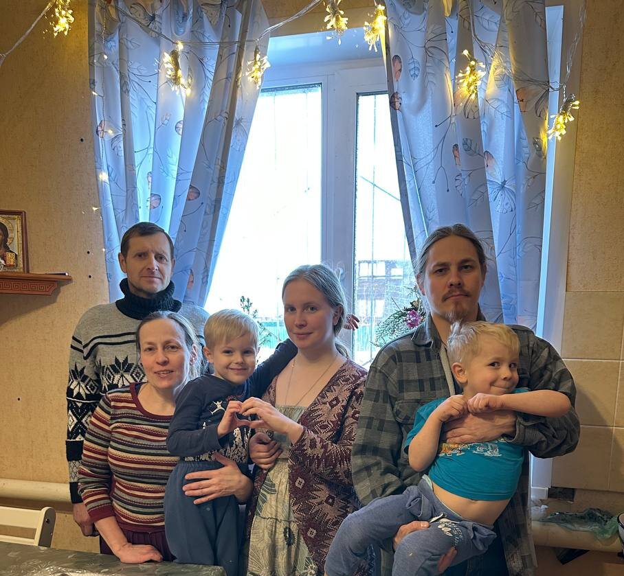 Рождество, 2023 год🌲🥰 Семён и Филипка спят😉