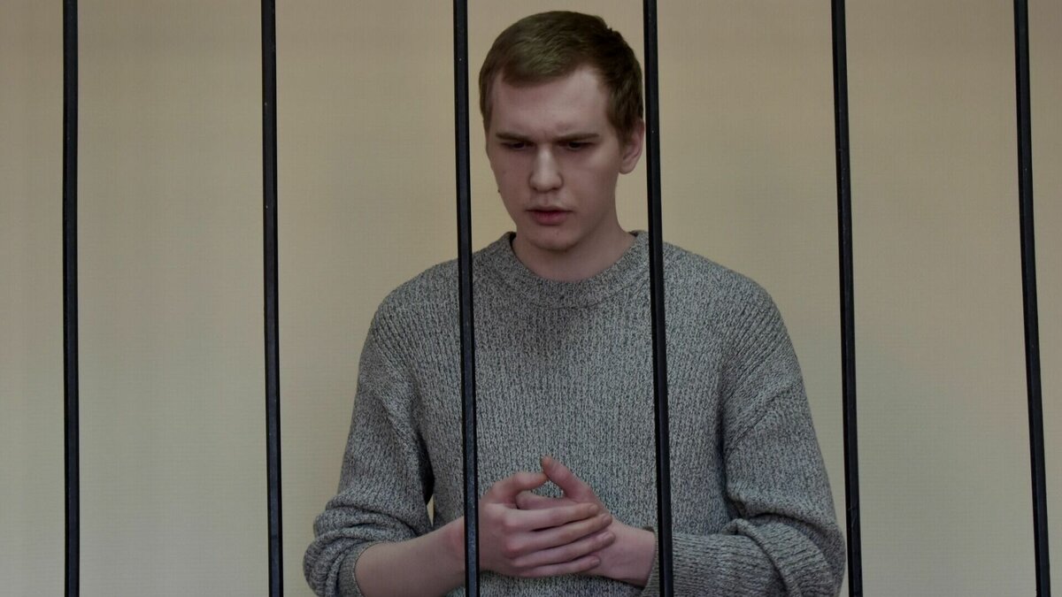     Сегодня в Центральном районном суде допросили Кирилла Мартюшева, обвиняемого в экстремизме за видео в телеграм. После свободного рассказа подсудимого, прокурор многократно, на повышенных тонах, стала задавать один и те же вопросы. Однако суд не счел это давлением.