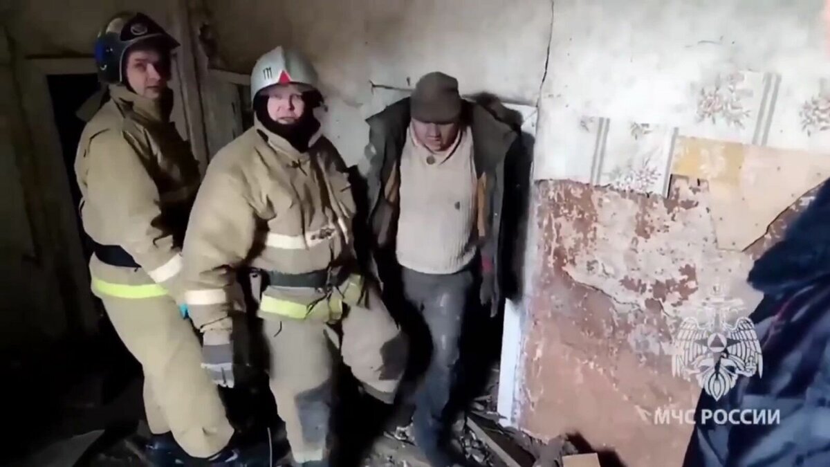     Короткое замыкание могло спровоцировать взрыв газовоздушной смеси в ломбарде в Лукоянове Нижегородской области. Об этом пишет Telegram-канал Ni Mash.