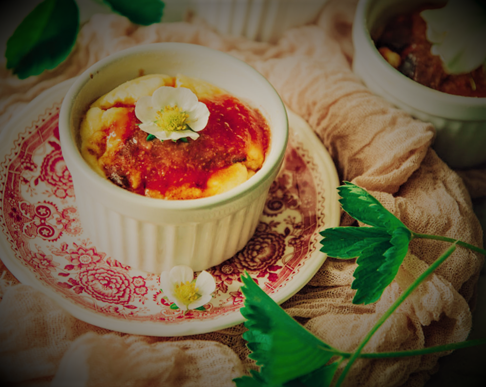 Творожное суфле с клубничным соусом