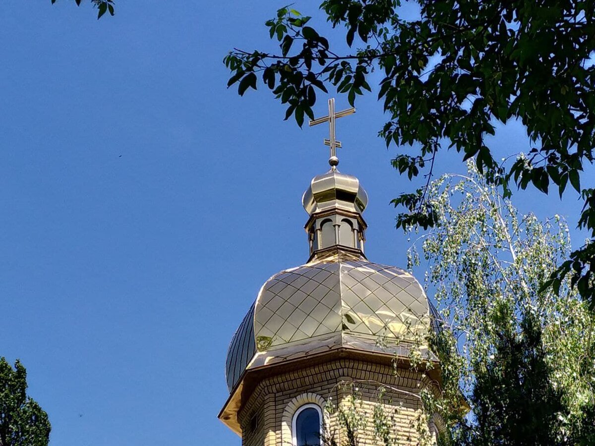 Крестами увенчаны купола всех православных храмов 